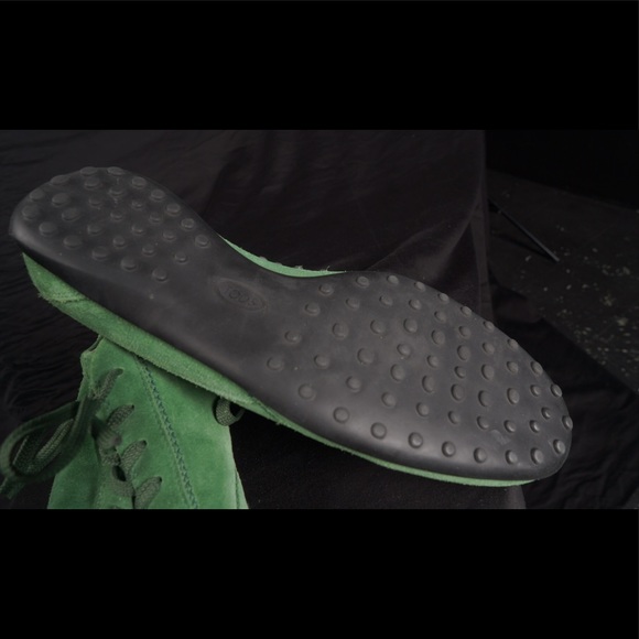 Tod’s Gommino Lace-Up Shoes in Emerald Green Suede - Picture 4 of 5